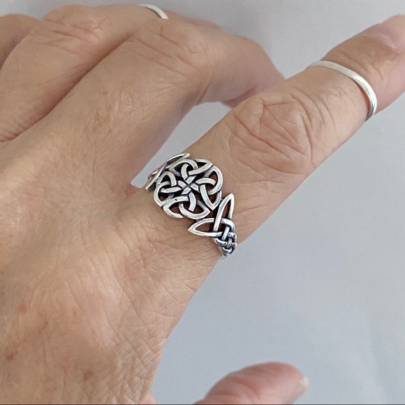 Sterling Silver Trinity Weave Celtic Ring, Triquetra Rings, Love Knots Jewelry - Picture 4 of 11